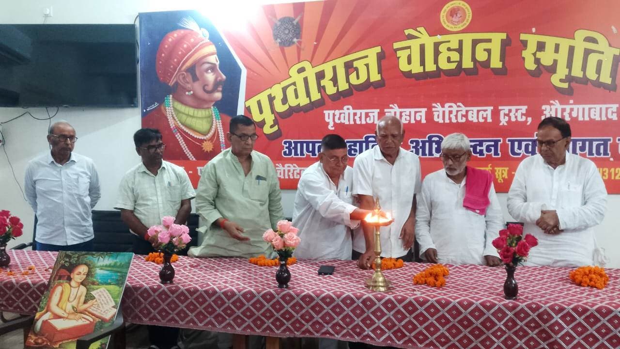 रामचरितमानस को पाठ्यक्रमों में शामिल करने की मांग