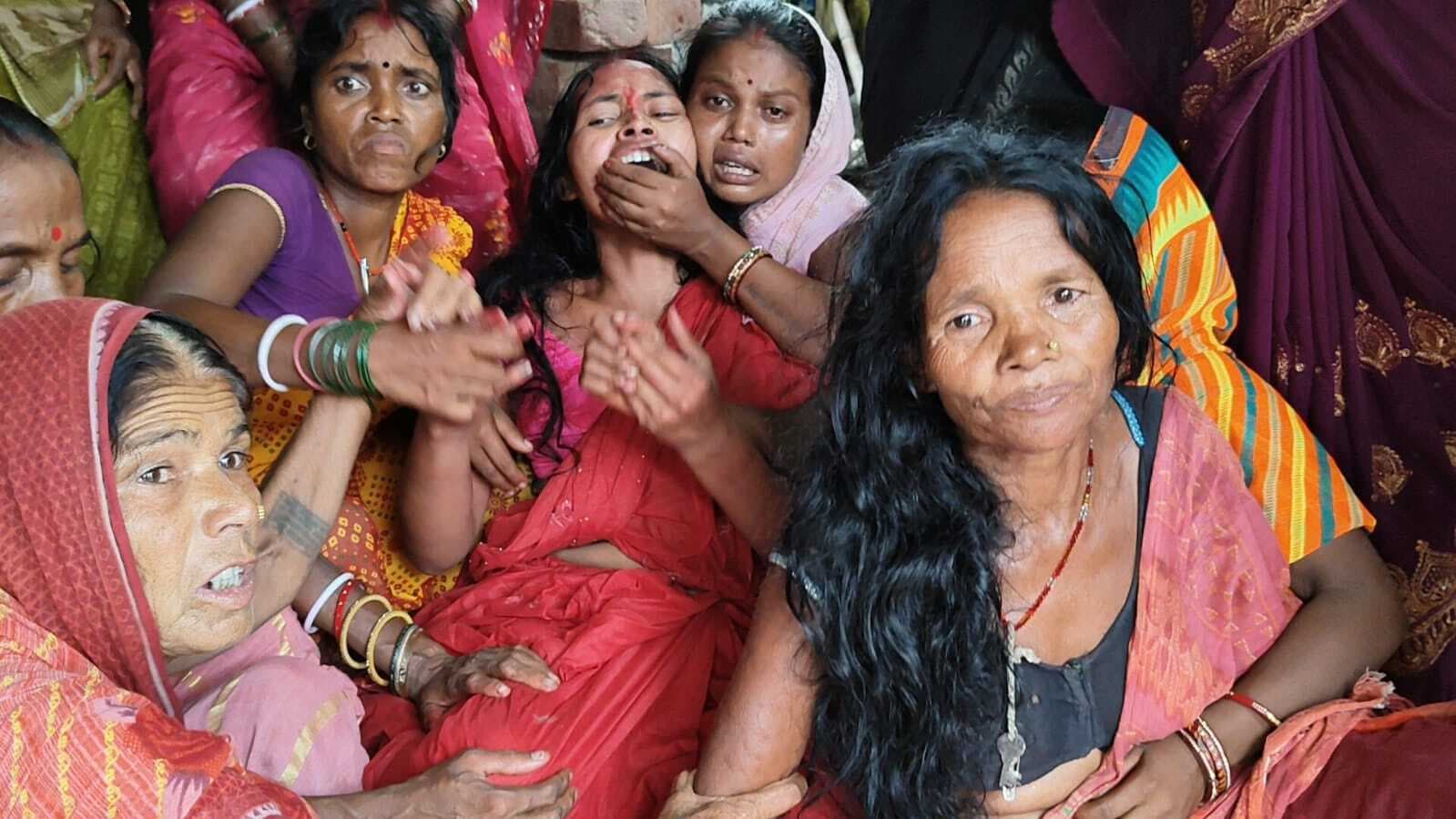 शव गांव पहुंचते ही परिजनों में मचा कोहराम, गांव मातम में डूबा