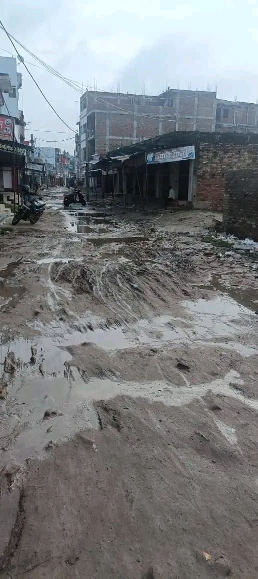 Motihari: बारिश के बाद कई सड़कों की स्थिति बनी नारकीय