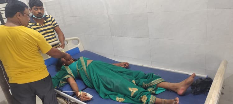 Motihari: गोपालगंज जा रही बस से गिर कर महिला जख्मी