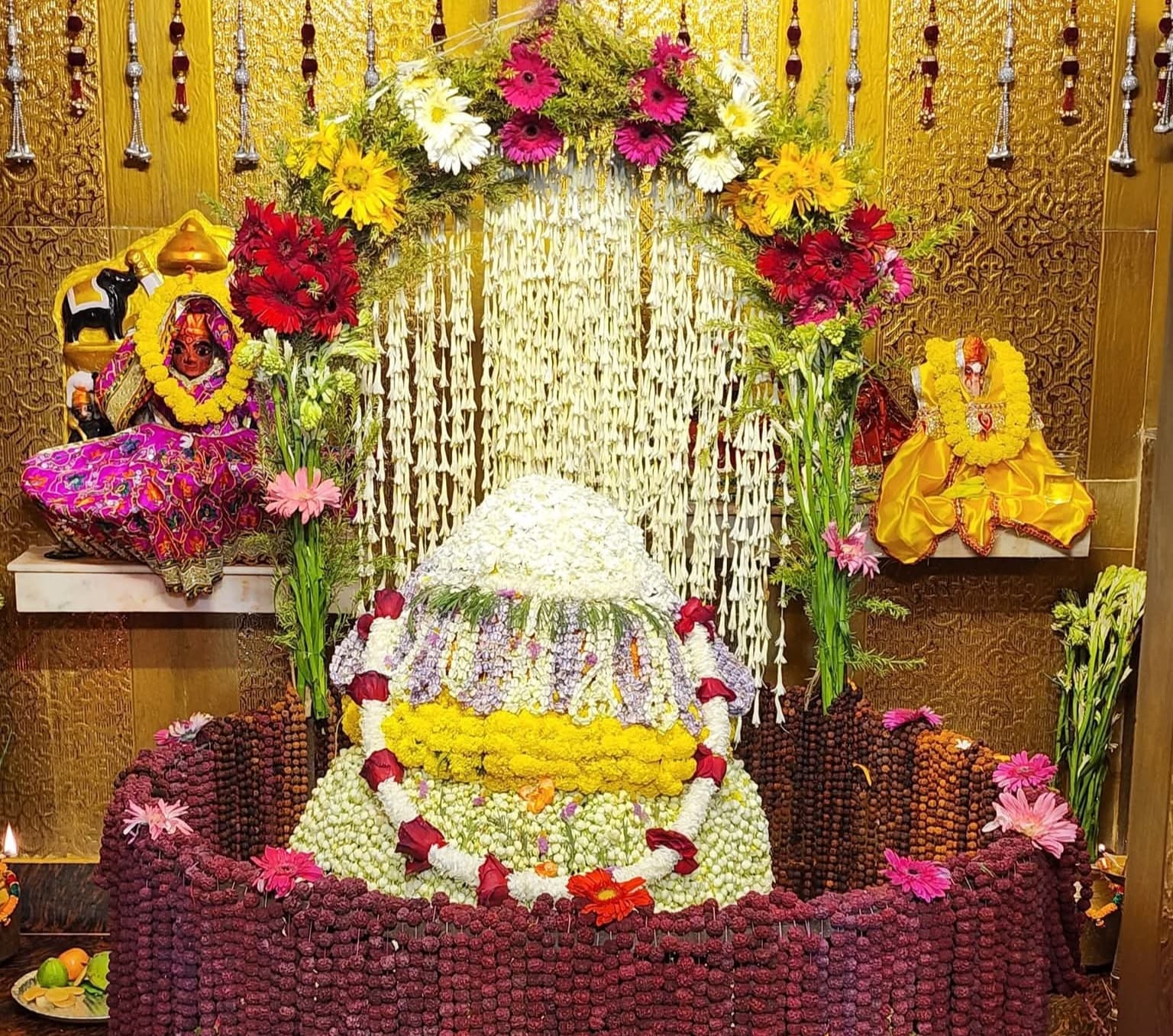 अंतिम सोमवारी पर औघड़दानी शिव का हुआ भव्य महाशृंगार, उमड़े हजारों श्रद्धालु