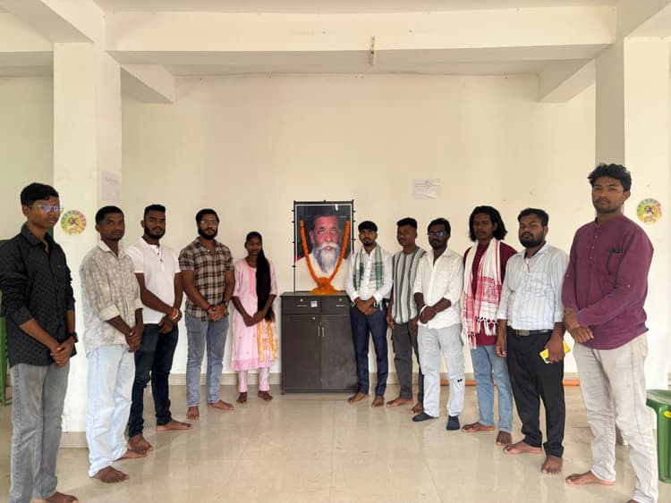 खूंटी सांसद ने दी शिबू सोरेन को श्रद्धांजलि