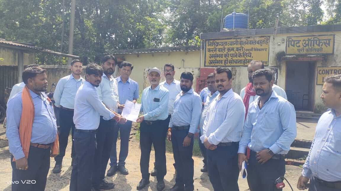 खदान के भीतर बंद हो जाती है बत्ती, अंधेरे में भटकना पड़ता है