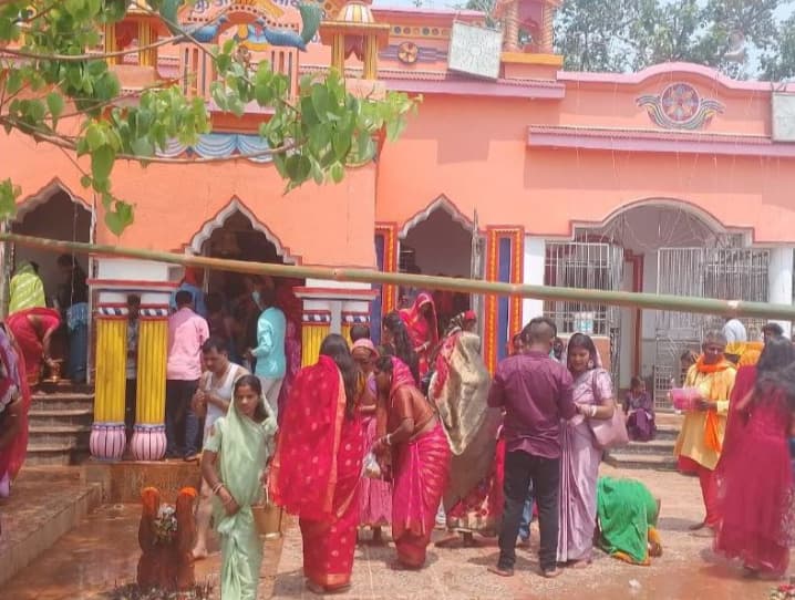 सारवां: काली मंदिरों में धूमधाम से हुई हरियाली पूजा