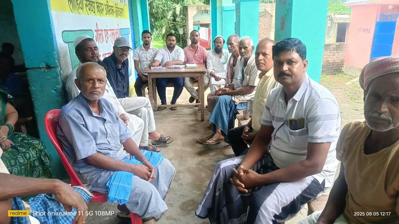 ग्रामीणों की उपस्थिति में विद्यालय शिक्षा समिति का किया गठन