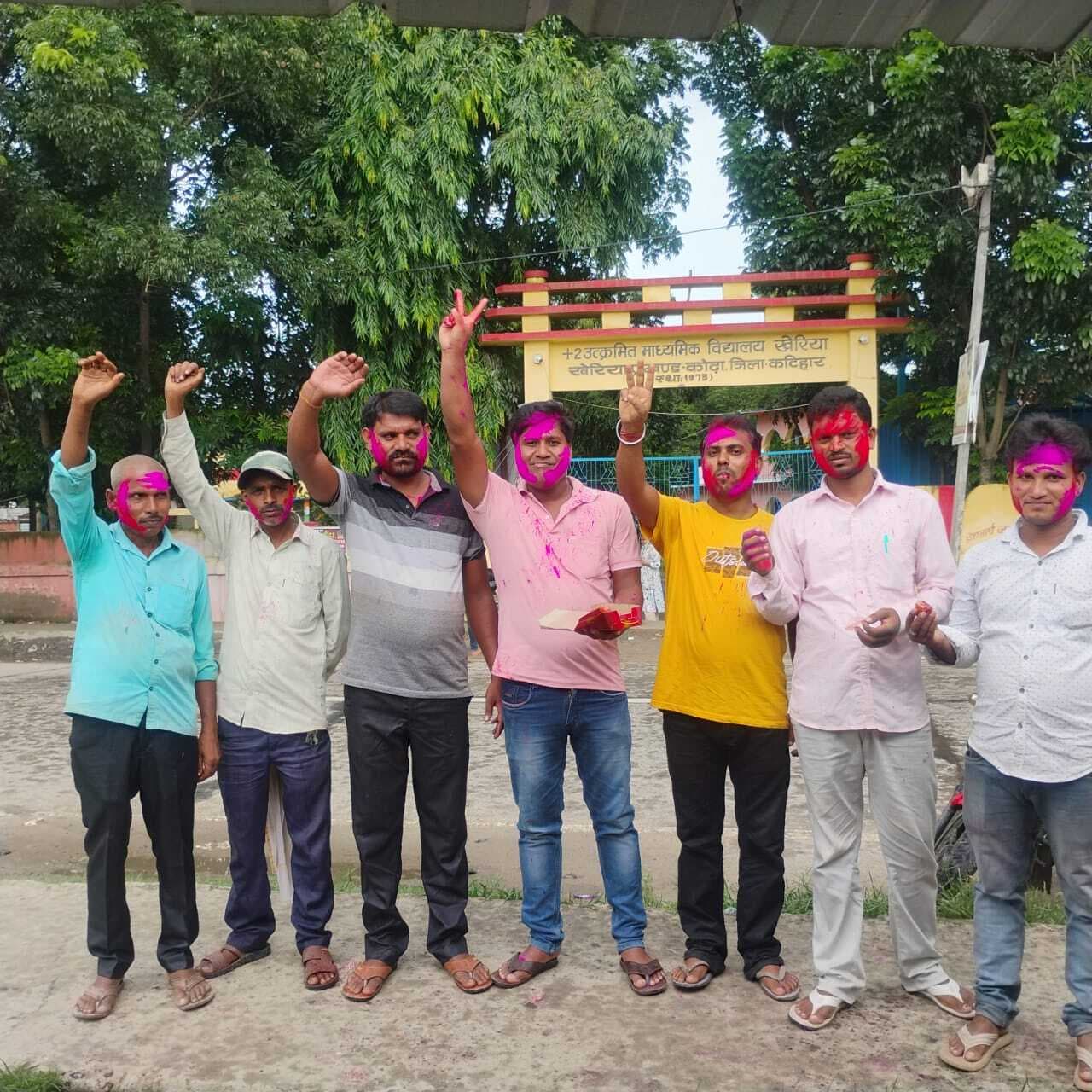 मांग पूरी होने पर रात्रि प्रहरी ने मनायी खुशी