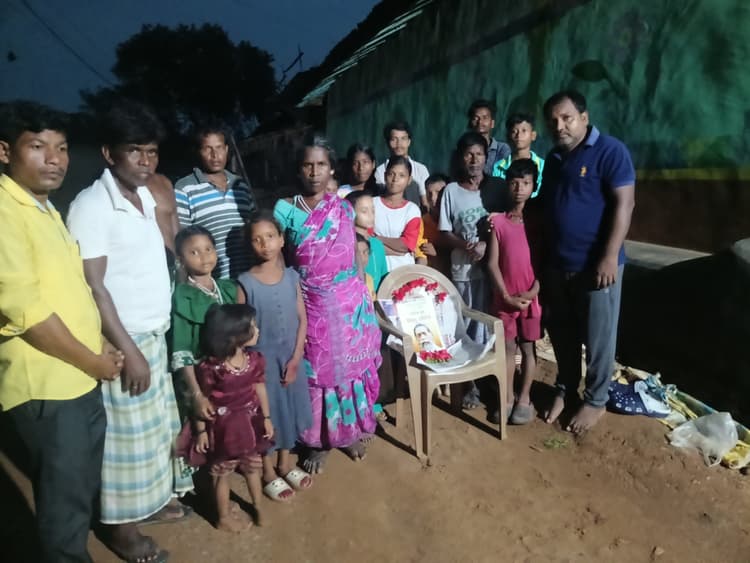 जोग मांझी और मांझी परगना ने शिबू सोरेन को दी श्रद्धांजलि