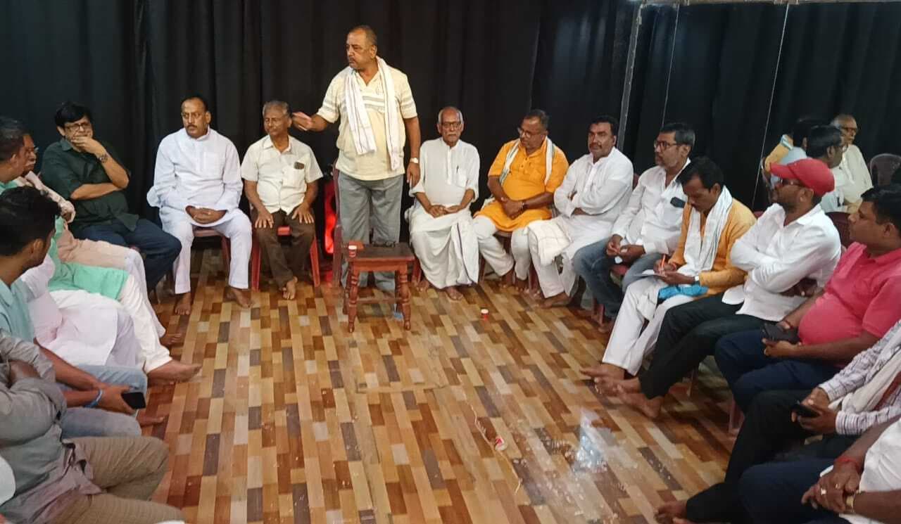 Madhubani News : मुख्यालय के समीप हो केंद्रीय विद्यालय की स्थापना, डीएम को सौंपा जायेगा मांग पत्र