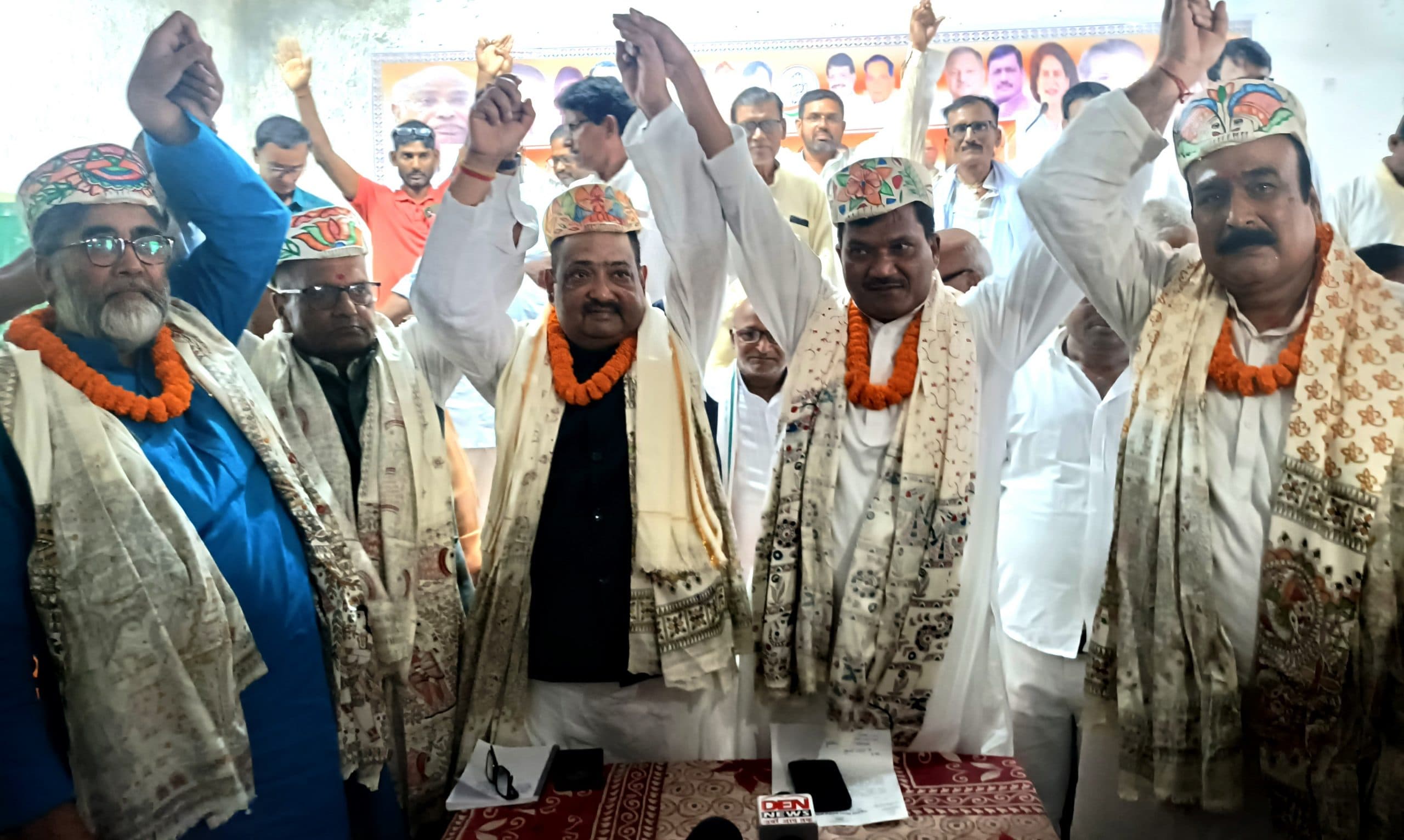 Madhubani News : पूर्व विधान पार्षद विनोद सिंह का कांग्रेस कार्यालय में भव्य स्वागत समारोह