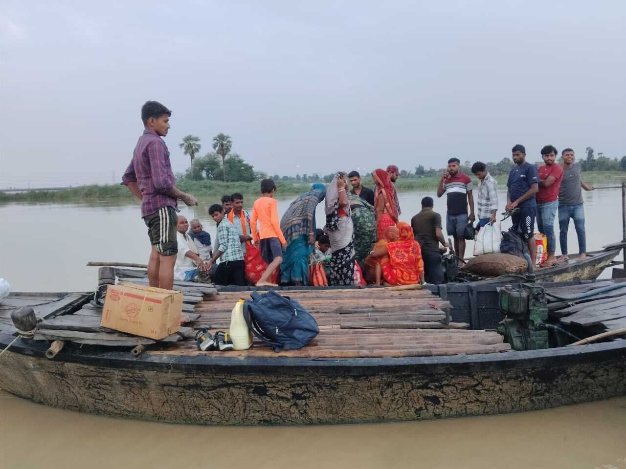 Darbhanga News: कोशी, कमला बलान व करेह तीनों नदियों के जलस्तर में वृद्धि, आधा दर्जन गांव के लोग प्रभावित