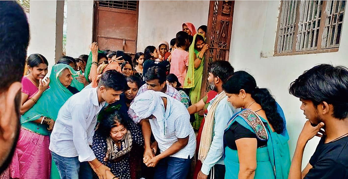 Gopalganj News : थावे में खेत की मेड़ तोड़ने से मना करने पर हुआ था हिंसक संघर्ष, घायल पुजारी की मौत से लोगों में रोष