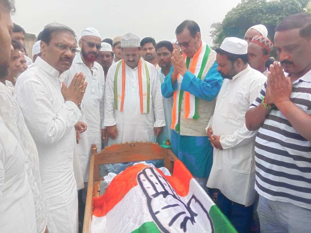 कांग्रेसियों ने दिवंगत को दी श्रद्धांजलि