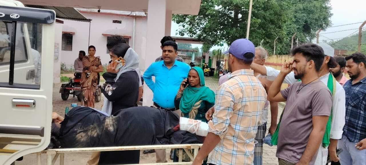 Giridih News: बाइक-स्कूटी की टक्कर में दो जख्मी, रेफर