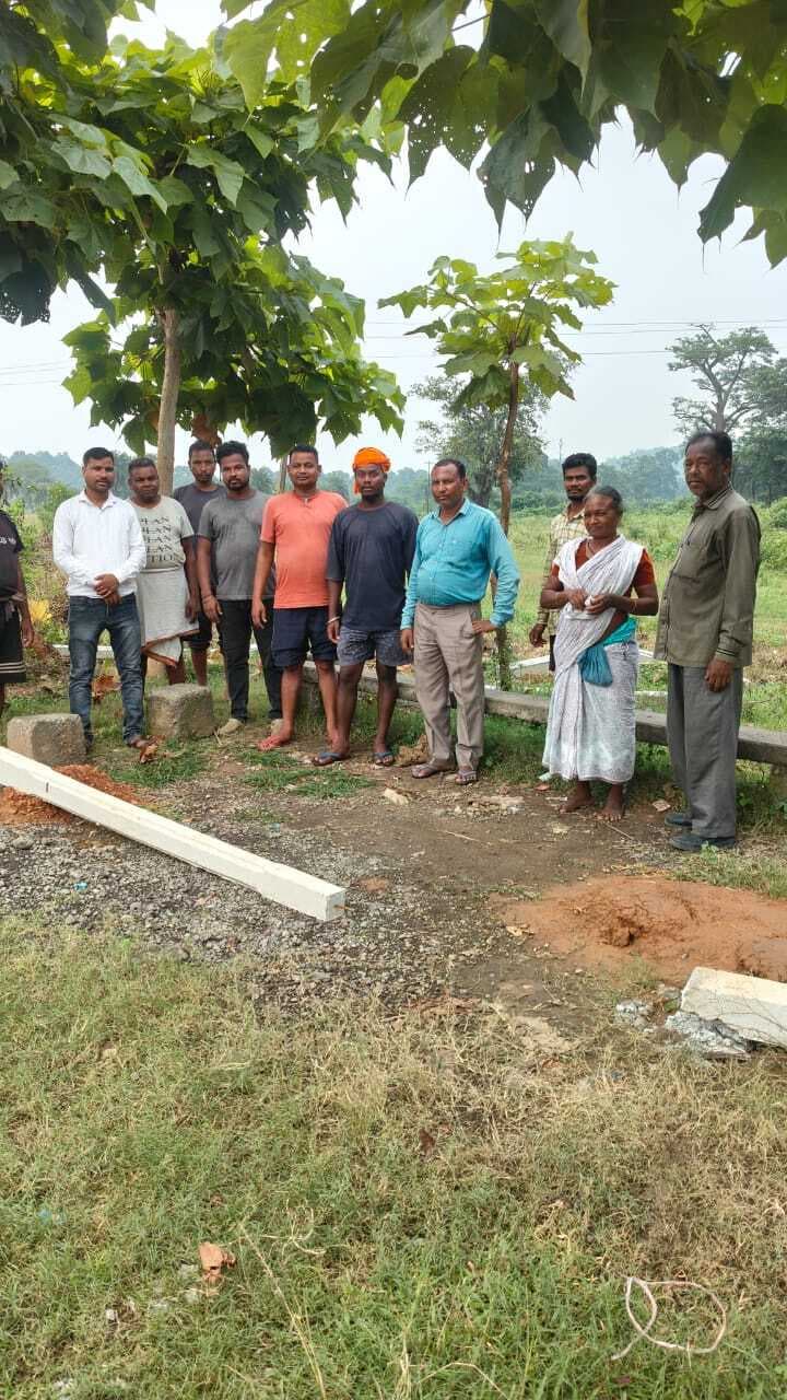 East Singhbhum News : टाटा स्टील लैंड डिपार्टमेंट ने मिर्जाडीह में तोड़ा निर्माणाधीन आवास, हंगामा