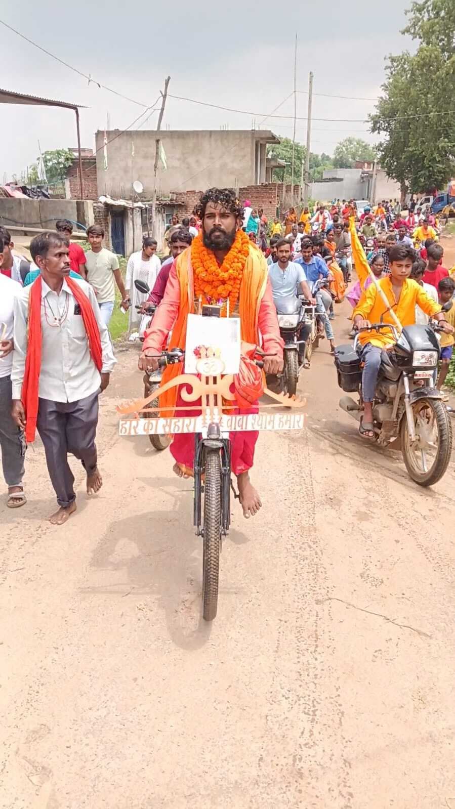 Giridih News: खाटूवाले श्याम के दर्शन-पूजन को सरिया के युवक ने साइकिल यात्रा शुरू की