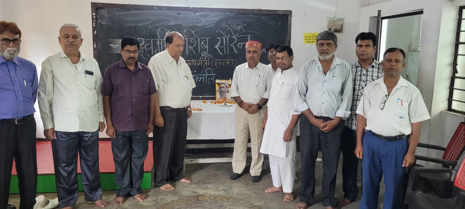 Jamshedpur News : दिशोम गुरु शिबू सोरेन को झारखंड गैर सरकारी विद्यालय संघ ने अर्पित की श्रद्धांजलि