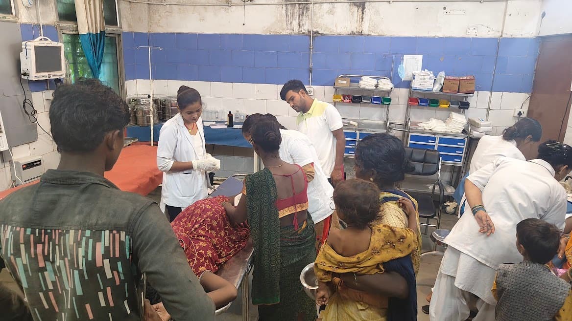 ओबरा में करेंट से महिला झुलसी, अस्पताल में चल रहा इलाज