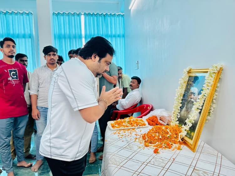 समाजसेवी अजहर इस्लाम ने शिबू सोरेन को दी श्रद्धांजलि