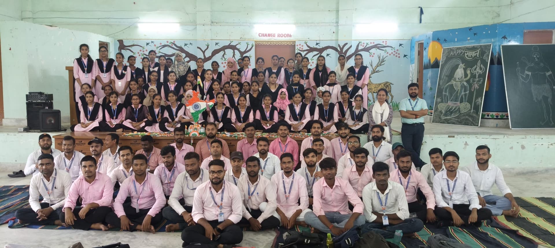हस्तनिर्मित कला के जरिए बच्चों ने दिखायी देशभक्ति व कलात्मक कौशल की सुंदर झलक