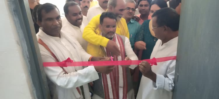 20 सूत्री कार्यालय का बीडीओ व भाजपा जिलाध्यक्ष ने किया उद्घाटन