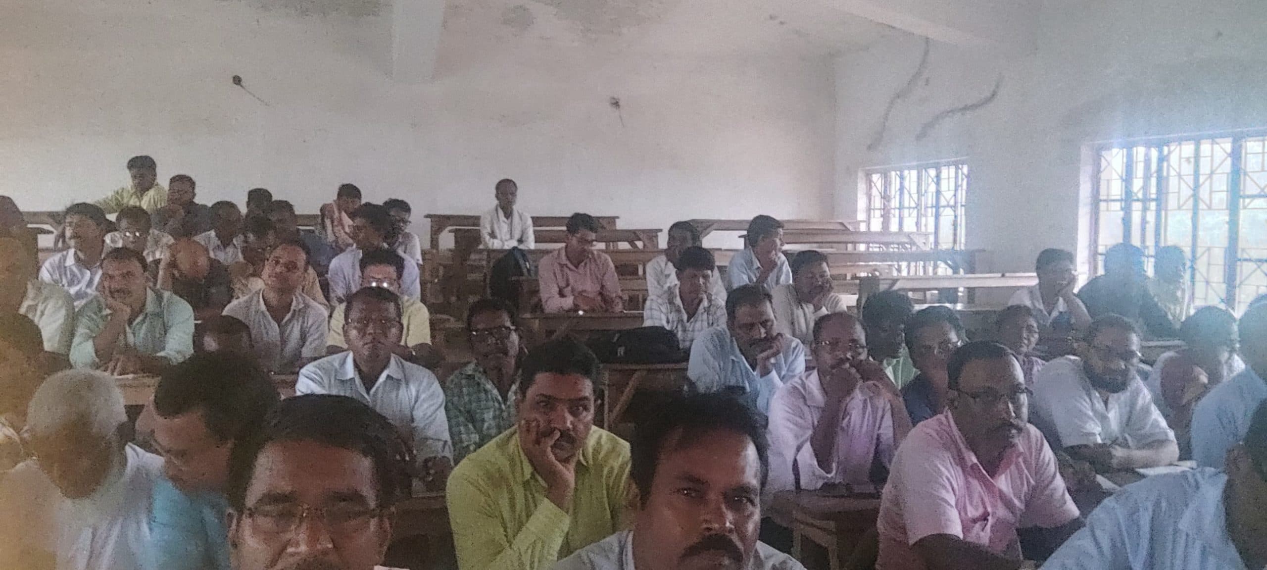 गुरुगोष्ठी में विद्यालयों के विभिन्न गतिविधियों पर हुई चर्चा