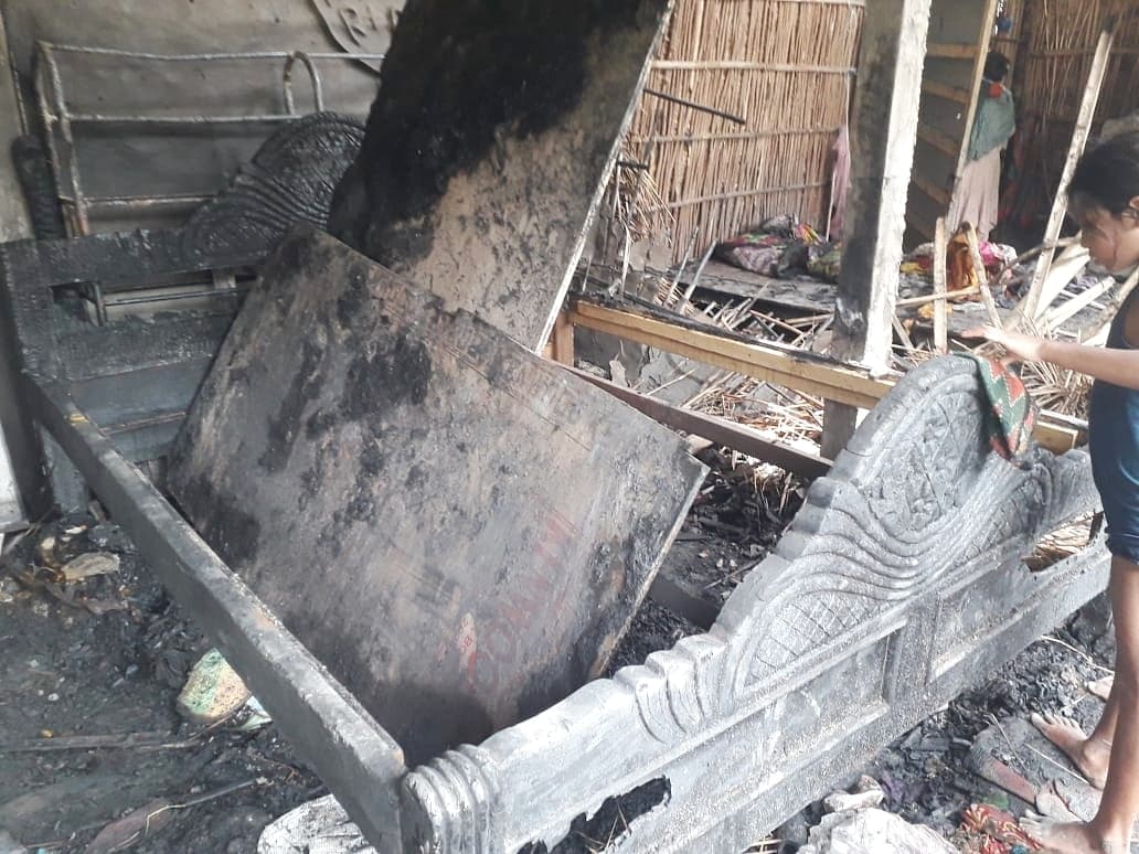 भरैली गांव में आग लगने से पांच घर जलकर राख, चार लाख का हुआ नुकसान