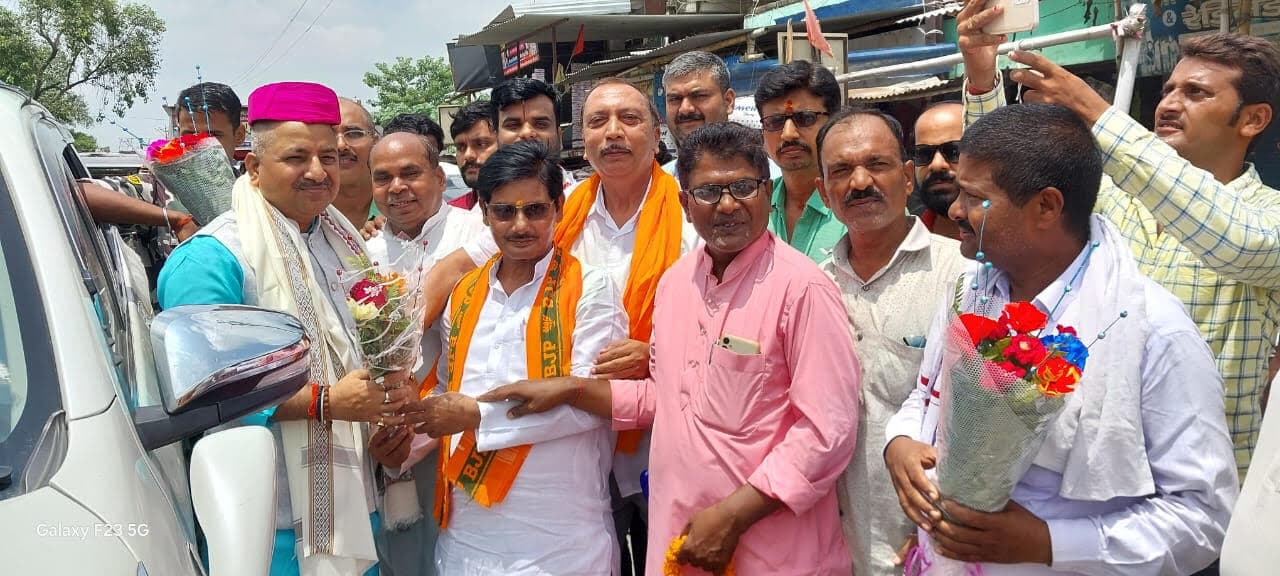 Samastipur News:संस्कृत बोर्ड के अध्यक्ष को किया सम्मानित