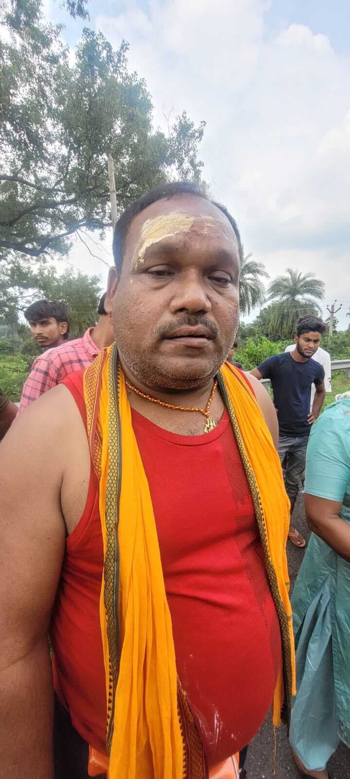 Deoghar news : अनियंत्रित बोलेरो ने दो कार में मारी टक्कर, डिवाइडर से टकराकर रुकी गाड़ी, कोई हताहत नहीं