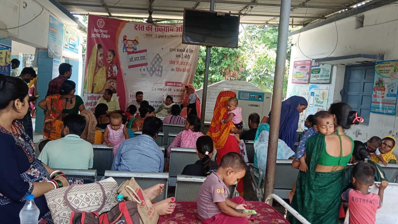 जन्म के पहले घंटे से छह माह तक स्तनपान कराना आवश्यक: डीएम