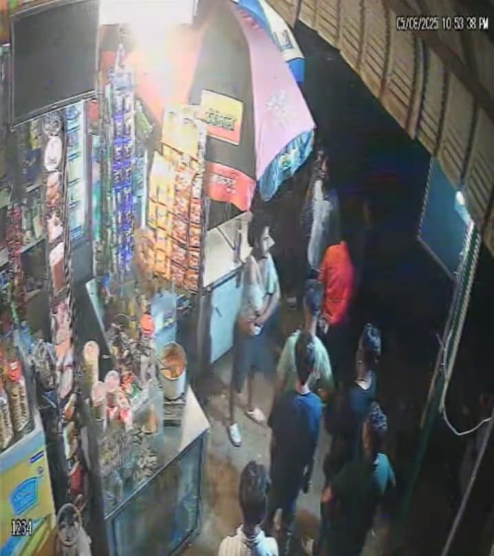 पैसे मांगने पर दबंगों ने की चाय दुकानदार की पिटाई, फायरिंग कर मचाया आतंक