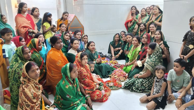 श्रीविष्णु मंदिर में महिलाओं ने धूमधाम से मनाया सावन महोत्सव