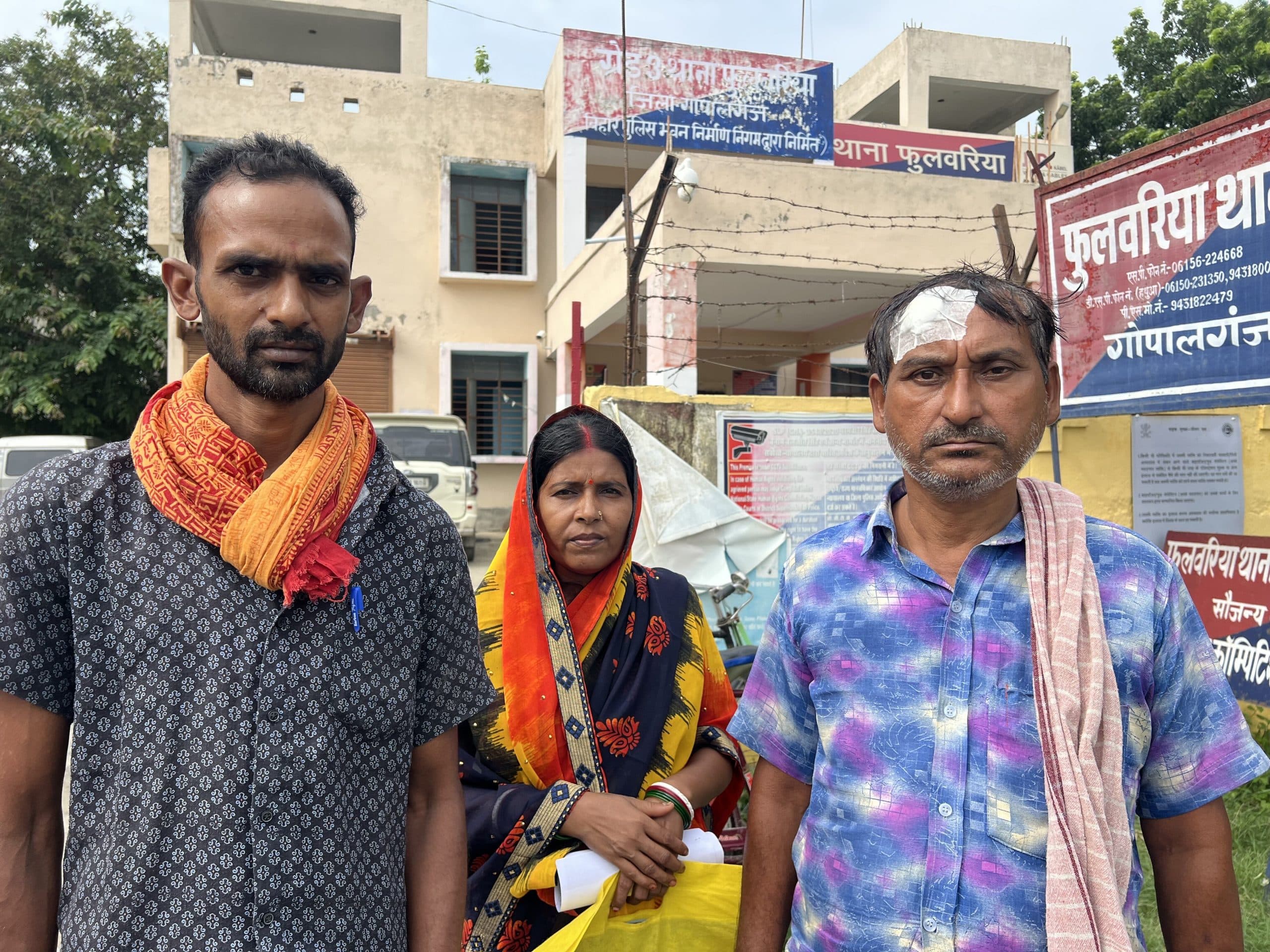 फुलवरिया में जमीन के बंटवारे को लेकर दो भाइयों में संघर्ष, मां व बेटे समेत तीन घायल, पीड़िता ने थाने में की लिखित शिकायत, पुलिस मामले की जांच में जुटी