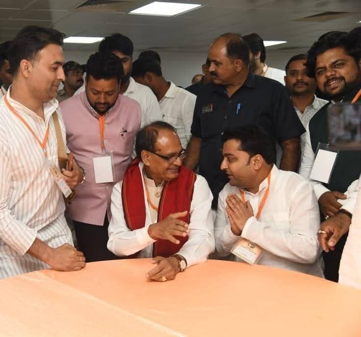 Jamshedpur news. शिवराज सिंह चौहान, सुनील बंसल से मिले भाजयुमो मंत्री अमित अग्रवाल