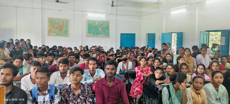 दीक्षारंभ कार्यक्रम में शिक्षकों से रूबरू हुए छात्र-छात्राएं
