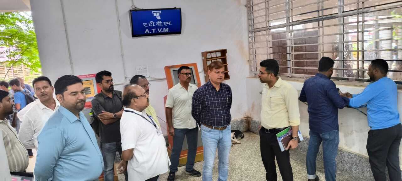 रेल यात्रियों की सुरक्षा व सुविधाओं का रखें ध्यान : मुख्य अभियंता