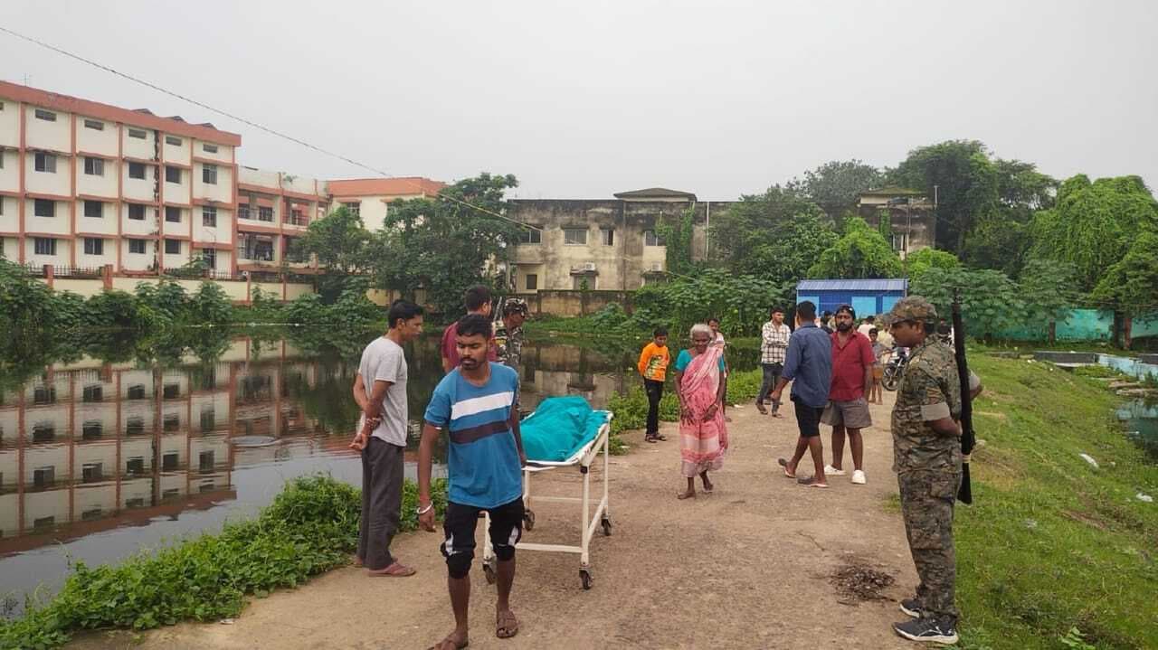 अस्पताल से लापता मरीज का तालाब में मिला शव