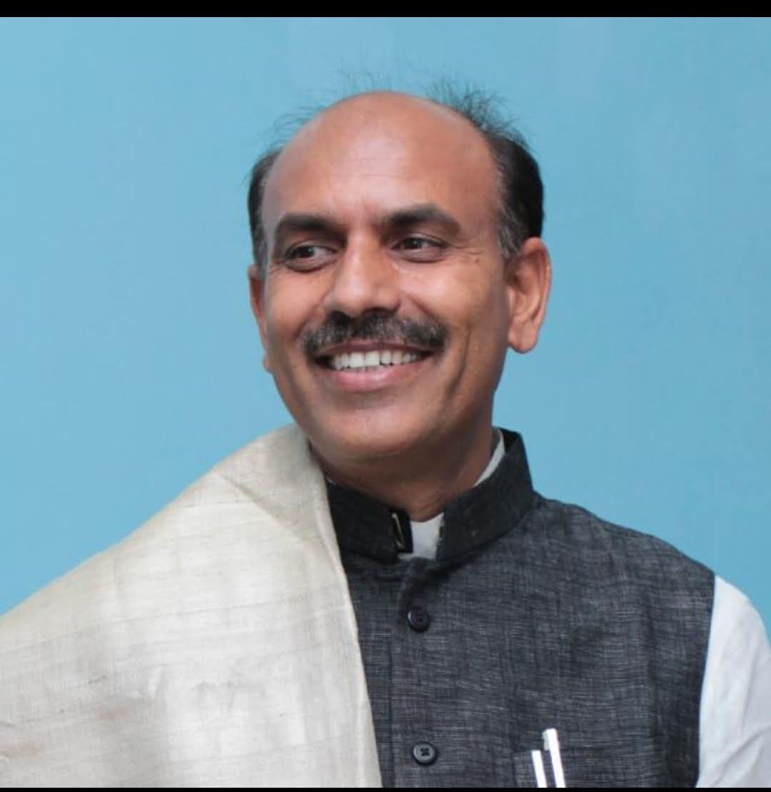 केएन त्रिपाठी व अभय दुबे को दी बधाई