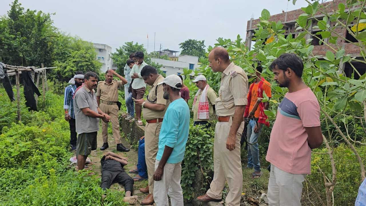 हरिपुर में बाढ़ के पानी में मिला व्यक्ति का शव