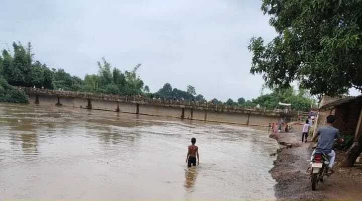 गुमानी नदी में नहाने के दौरान दो बच्ची डूबी, एक का शव बरामद,