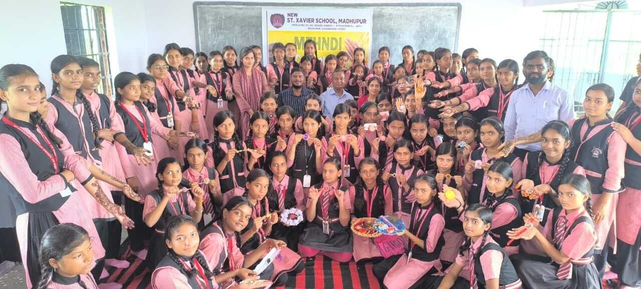 मेंहदी प्रतियोगिता में सना रही अव्वल