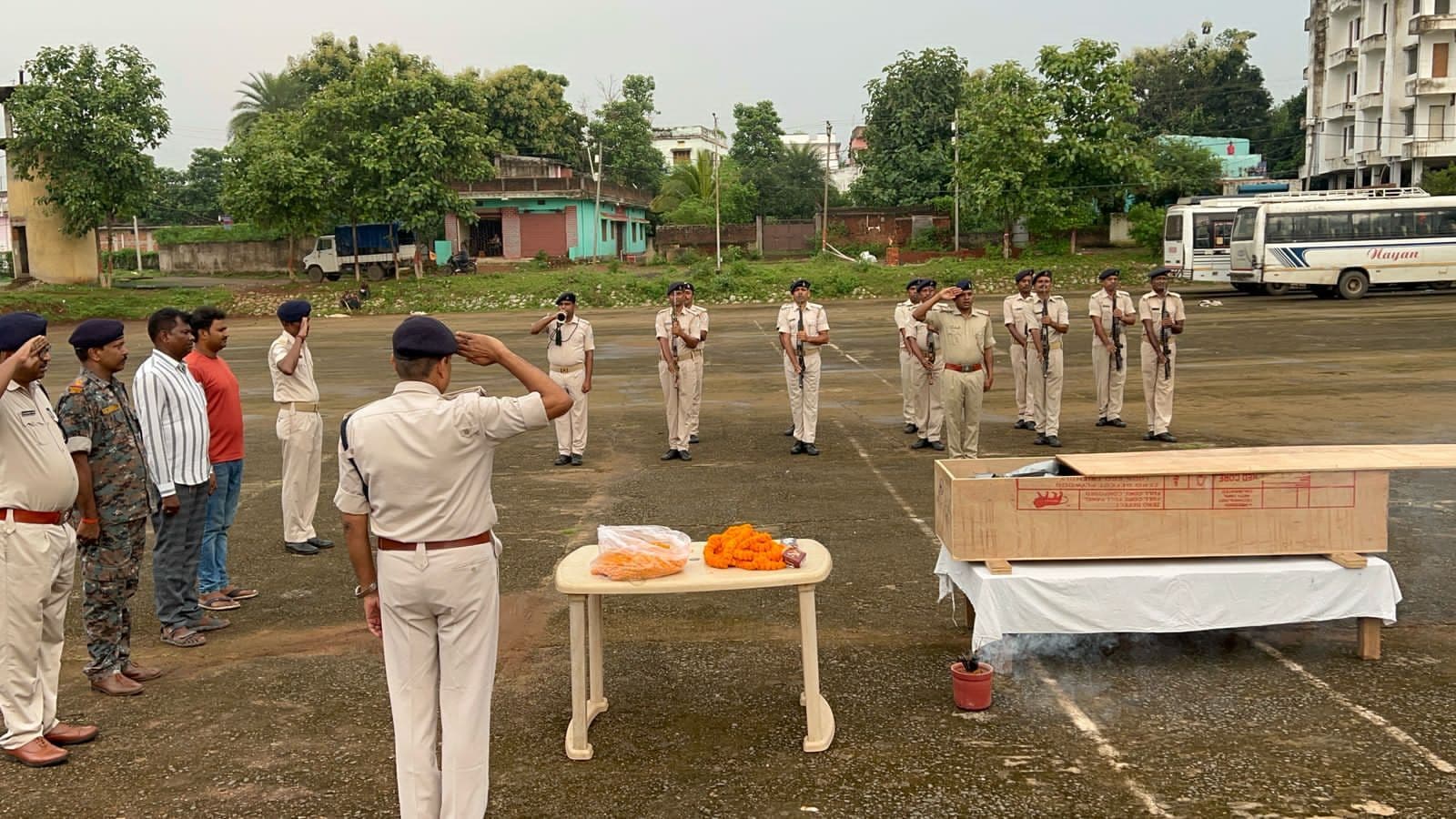Deoghar news : श्रावणी मेला ड्यूटी में आये सिमडेगा पुलिसबल के हवलदार की मौत, दी गयी अंतिम सलामी