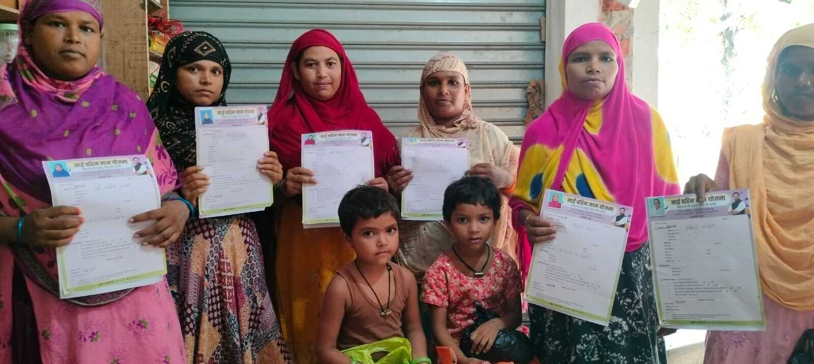 सबलपुर में महिलाओं से माई-बहन योजना का लिया आवेदन
