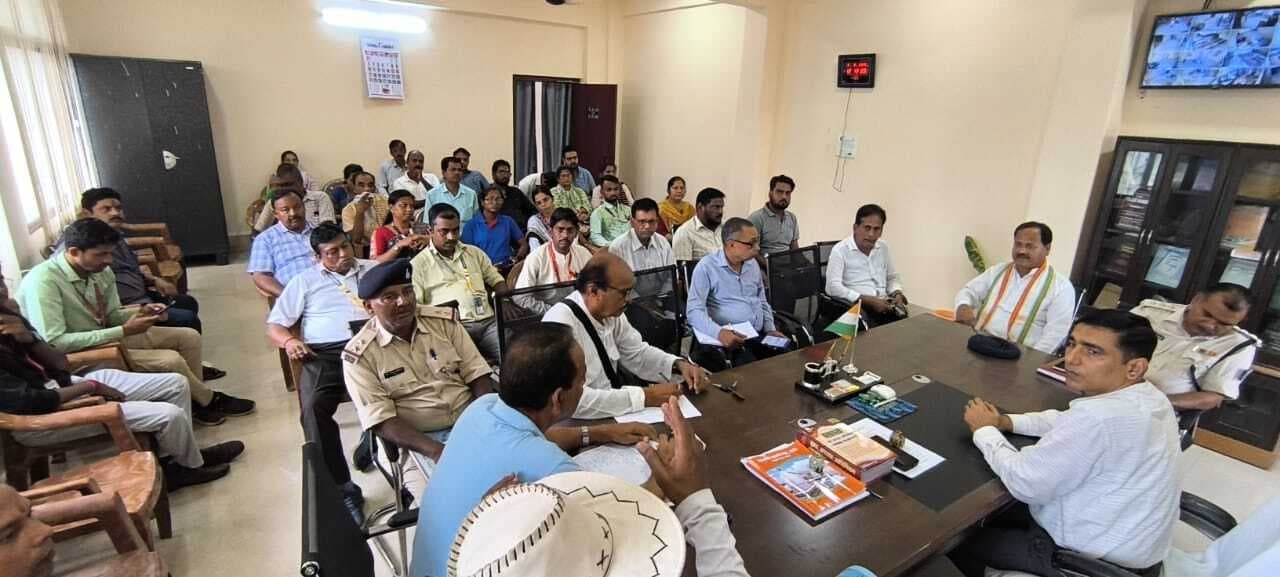 परेड और प्रदर्शन की सभी आवश्यक तैयारियों को समय पर पूरा करें : एसडीओ