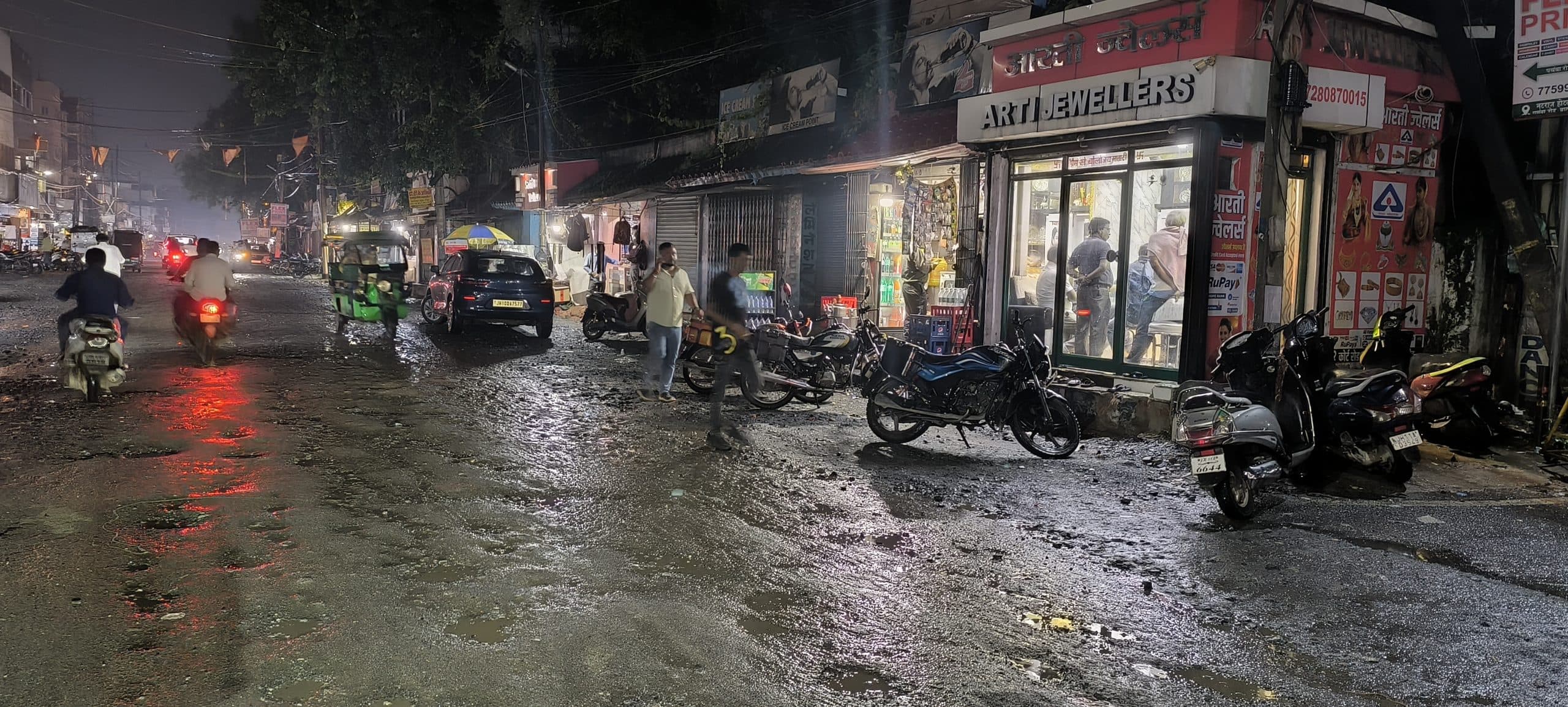 Giridih News: डबल लेन होगा गिरिडीह-जमुआ मार्ग, निगम ने 102 दुकानदारों को थमाया नोटिस