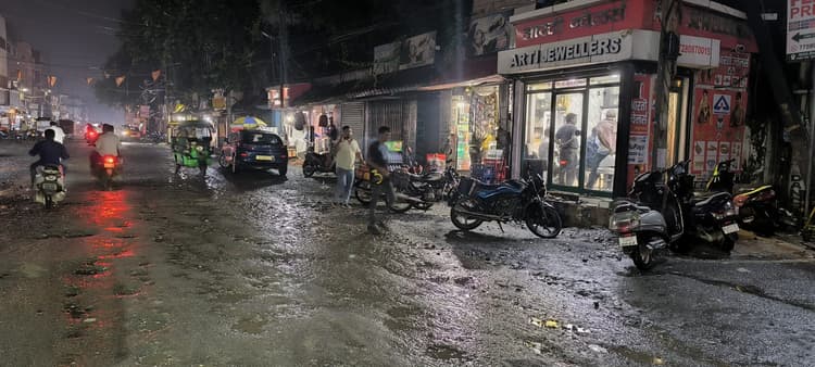 Giridih News: डबल लेन होगा गिरिडीह-जमुआ मार्ग, निगम ने 102 दुकानदारों को थमाया नोटिस