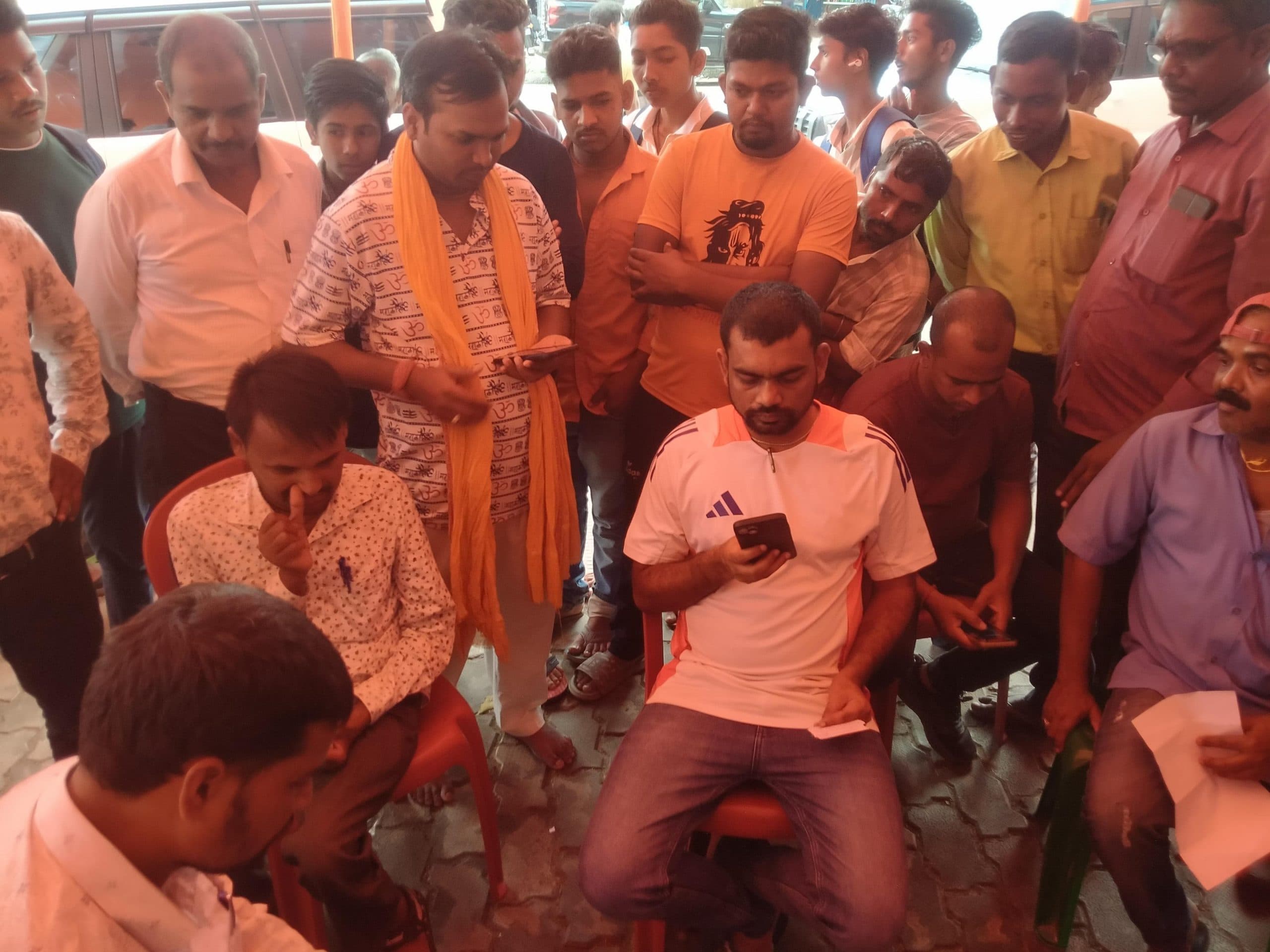 Giridih News :कांवरिया सेवा शिविर में पहुंचे विधायक जयराम महतो