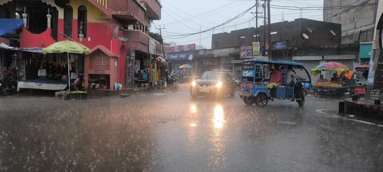 Giridih News: शाम में हो गयी रात, झमाझम बारिश ने दी गर्मी से राहत