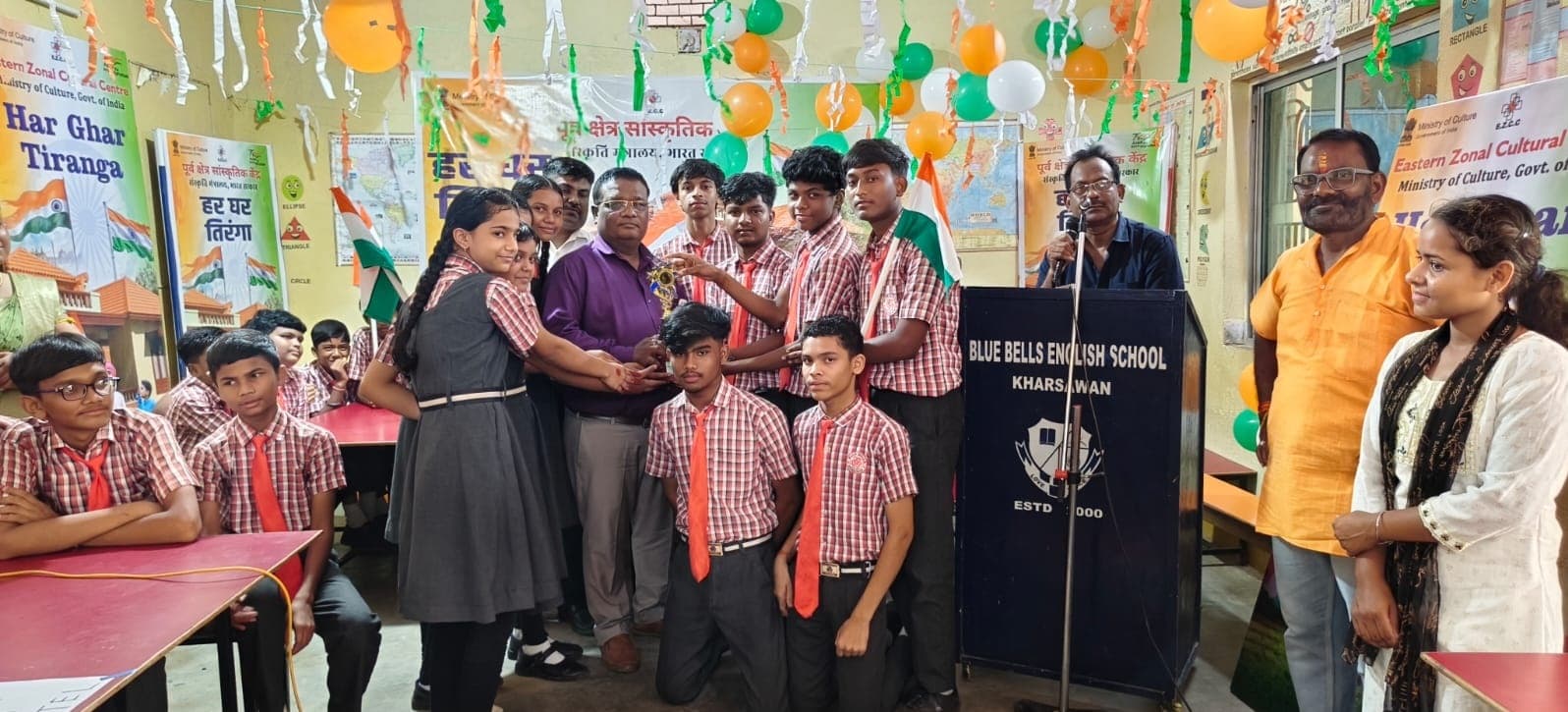 Seraikela Kharsawan News : चित्रों में झलका देशप्रेम