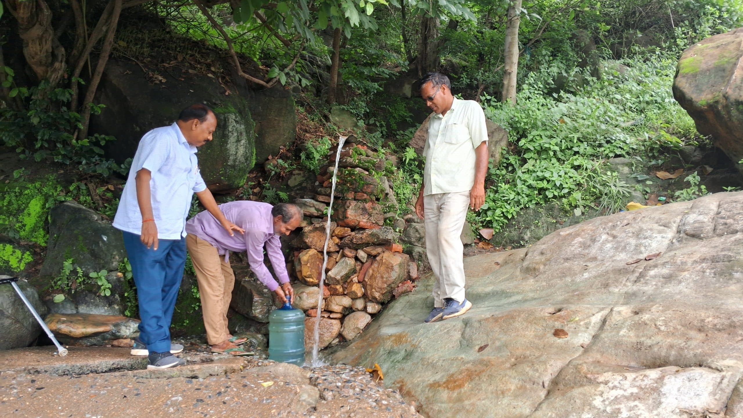 Bokaro News : लुगू पहाड़ से बहने वाले पानी हैं औषधीय गुण