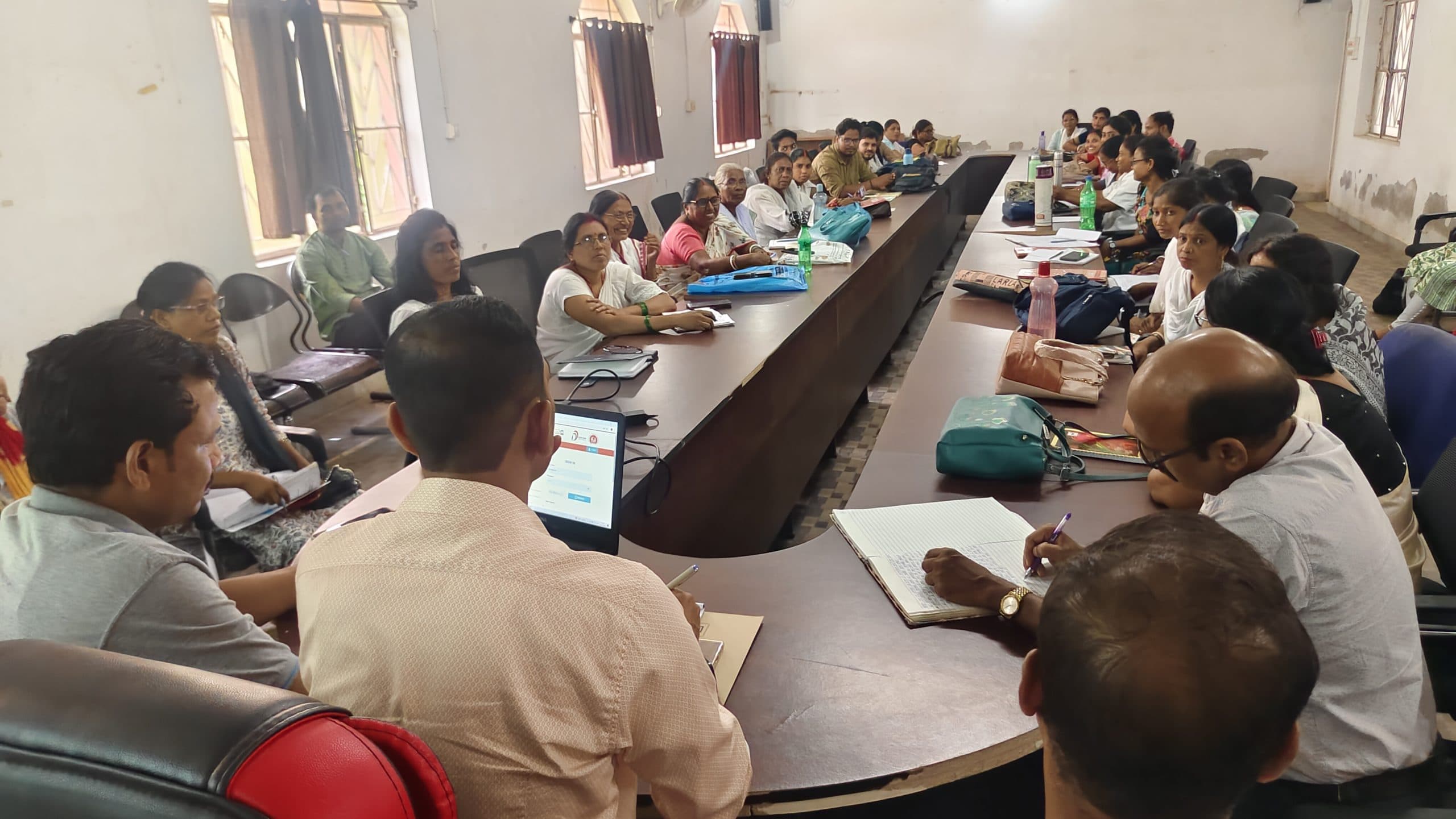 बेदिया में कम टीकाकरण होने पर प्रभारी ने जतायी नाराजगी